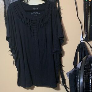 #545 size 6 Torrid Black short sleeve distressed Tee